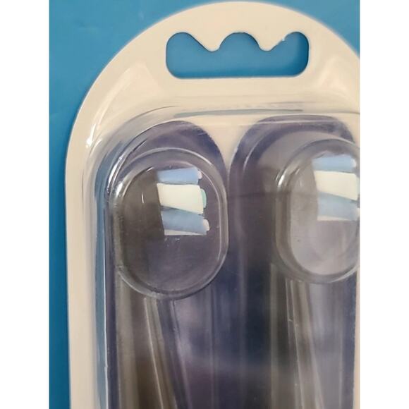 Oral-B iO Ultimate Clean Replacement Brush Head - Black (3 Pack) - Picture 7 of 10